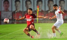 江南体育-甘冈惨败昂热，保级压力愈发加大