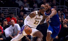 江南体育-美媒评选NBA最佳防守球员，伦纳德力压成为榜首