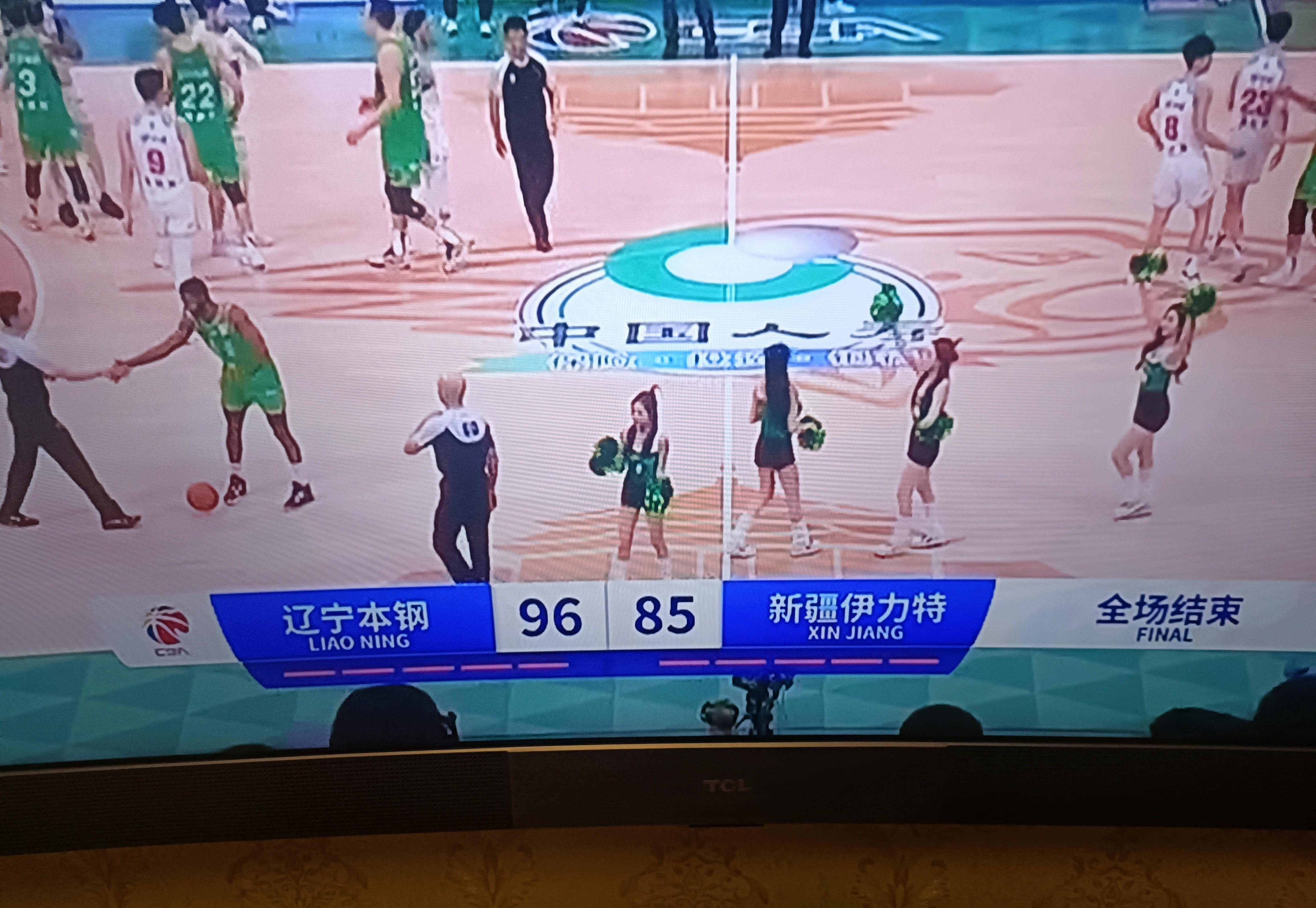 新疆战胜四川队，继续稳居榜首