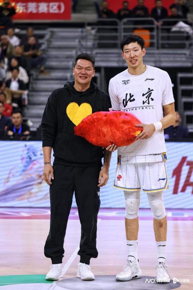 广东队主场大胜，领跑全联盟