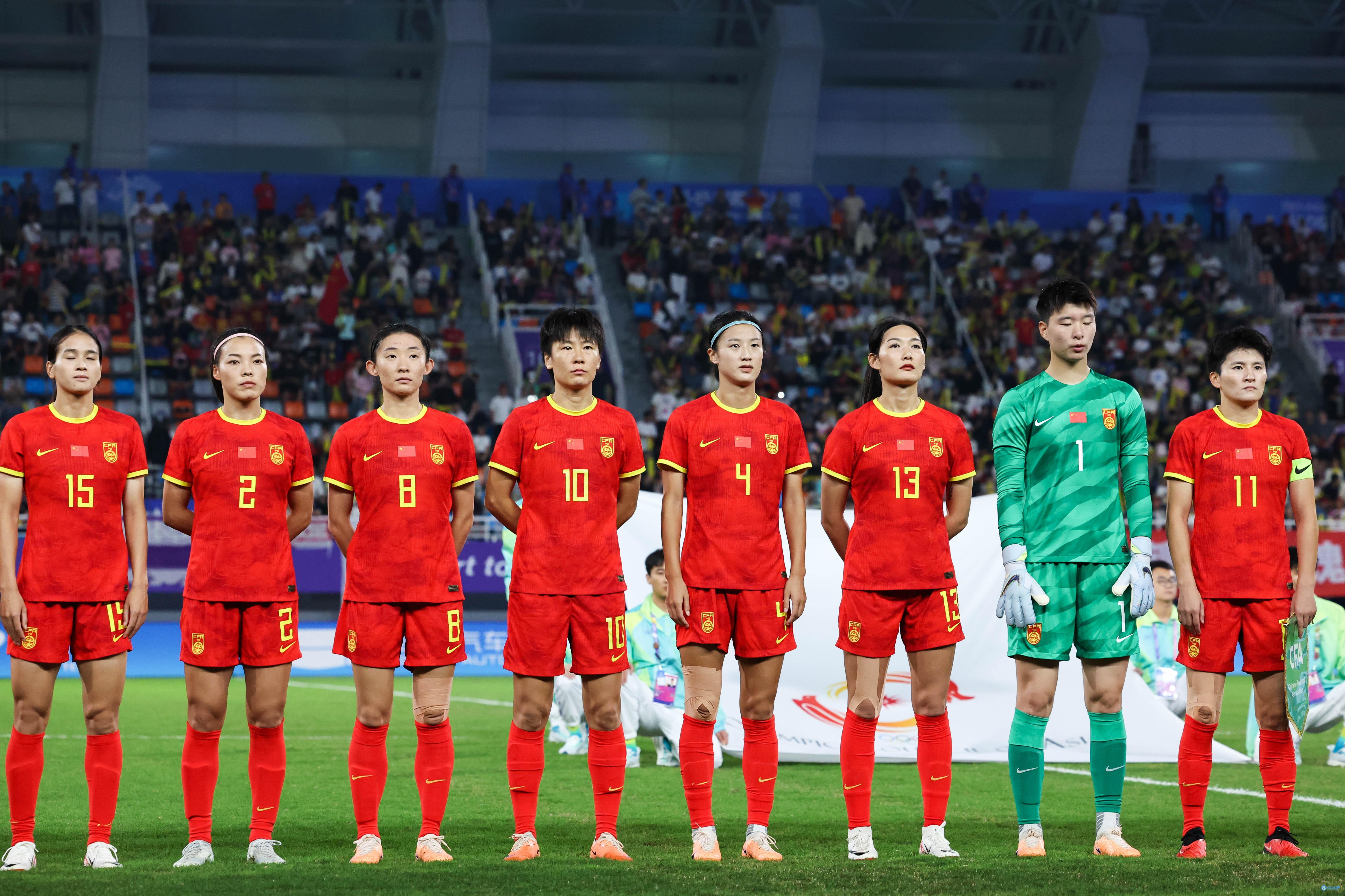 国内女足球员再次出征比赛，积极备战