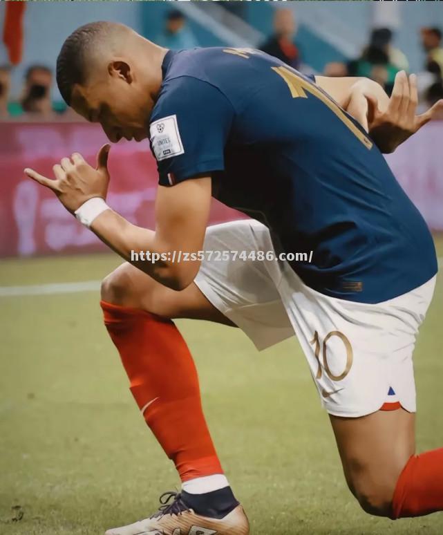 德国足球队雄霸世界联赛，压倒法国队