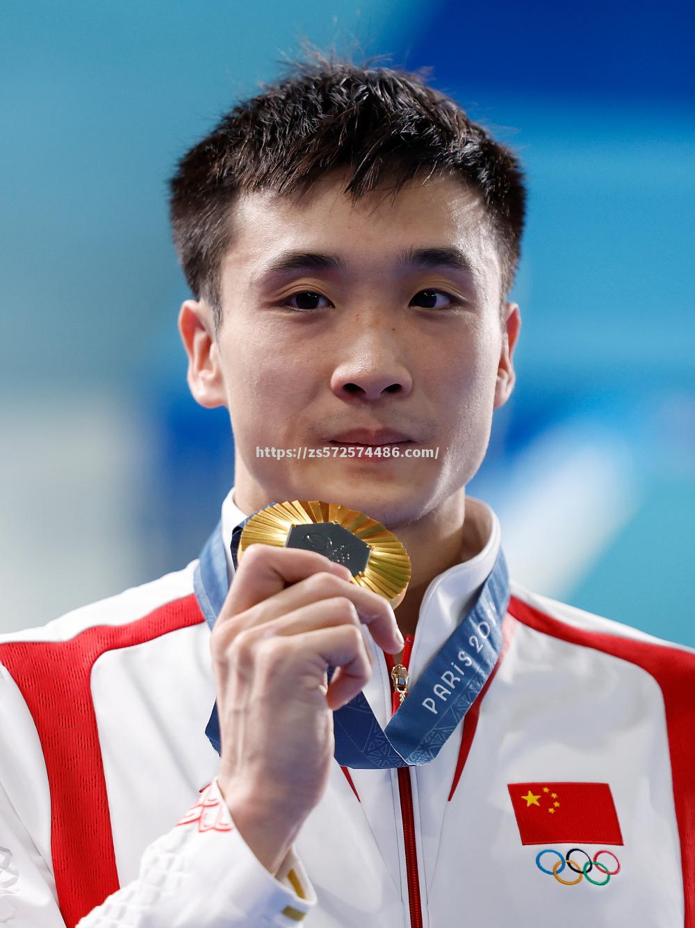 跳水男子十米高台决赛：中国选手夺冠！