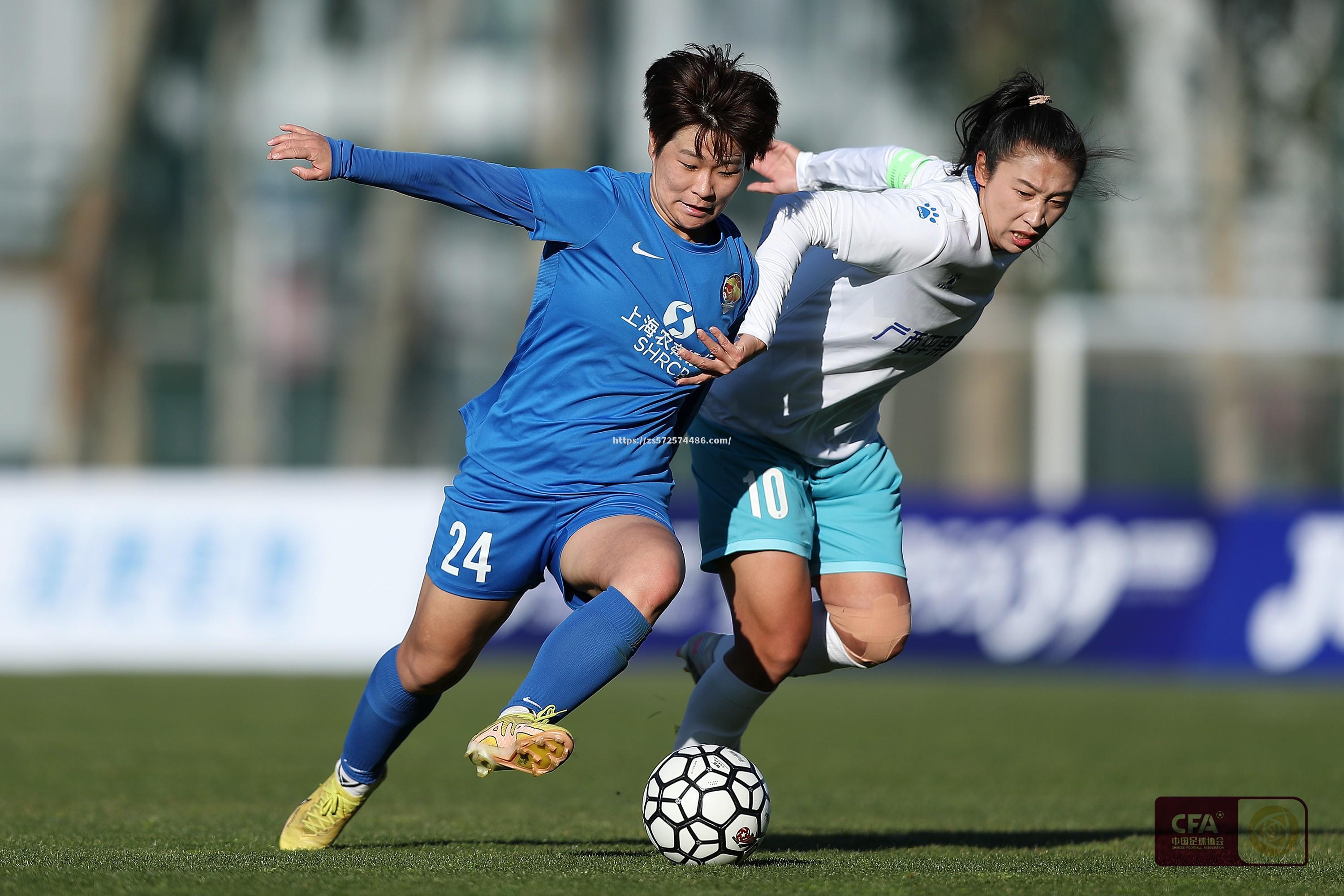 女子足球比赛中，新晋实力派球队崭露头角